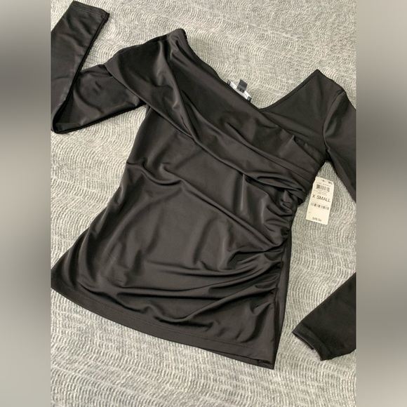 3/$30 I.N.C Long-Sleeve Asymmetric
Ruched Shirt XS NWT
INC International Concept - Picture 6 of 12